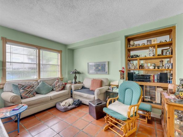 520 NW 32nd Pl, Miami FL 33125