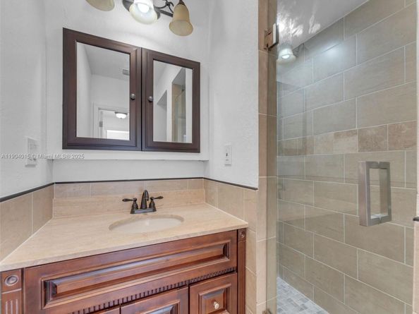 520 NW 32nd Pl, Miami FL 33125