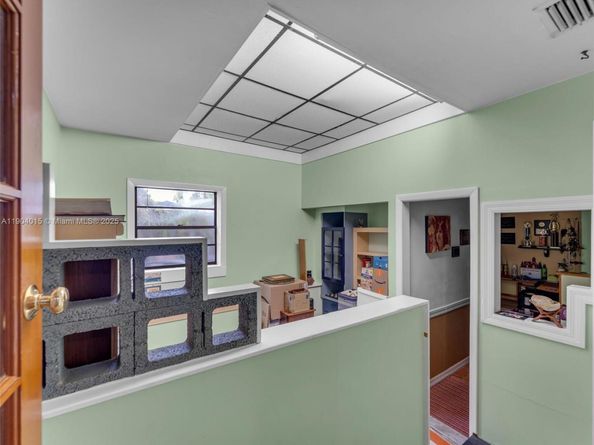 520 NW 32nd Pl, Miami FL 33125