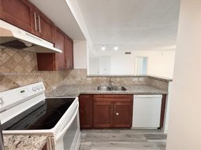 655 SW 111th Way 201, Pembroke Pines FL 33025
