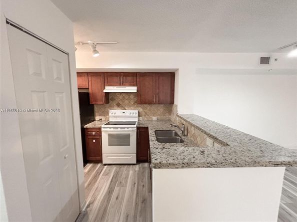 655 SW 111th Way 201, Pembroke Pines FL 33025
