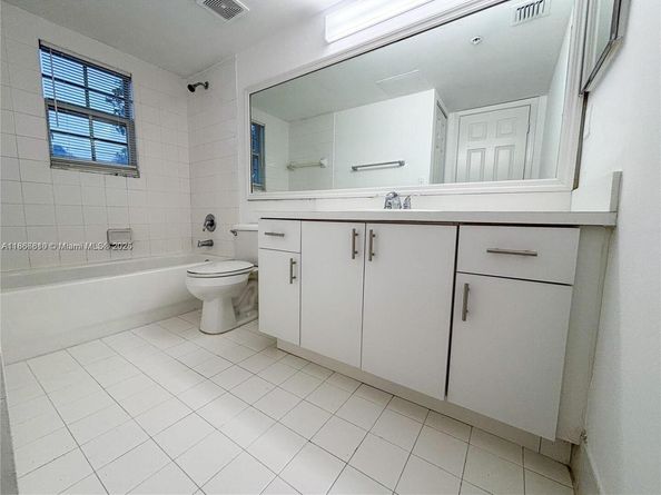 655 SW 111th Way 201, Pembroke Pines FL 33025