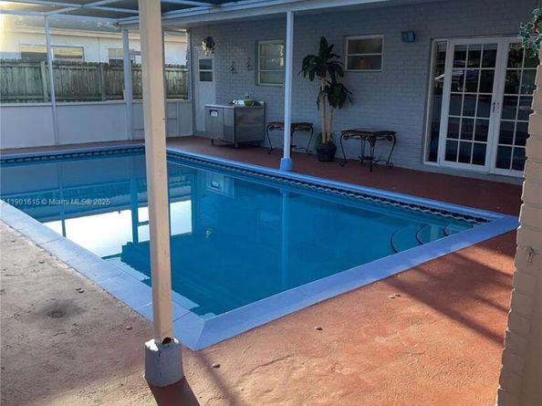 6510 Park St, Hollywood FL 33024