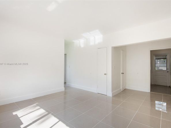 630 84th St 26, Miami Beach FL 33141