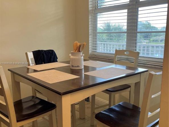 250 Jacaranda Dr 303, Plantation FL 33324