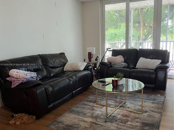 250 Jacaranda Dr 303, Plantation FL 33324