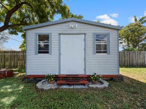 8620 SW 185th Ter, Cutler Bay FL 33157