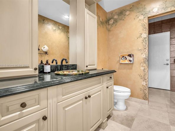 4401 Sanders St, Hollywood FL 33021