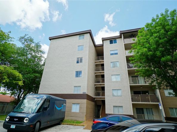 15231 SW 80th St 101, Miami FL 33193