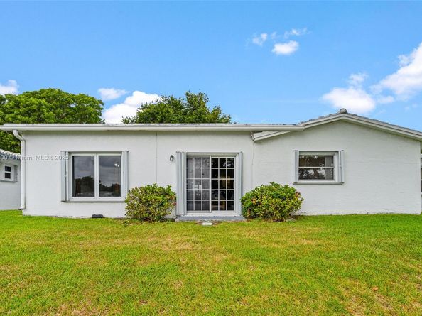 1110 NW 90th Way, Plantation FL 33322
