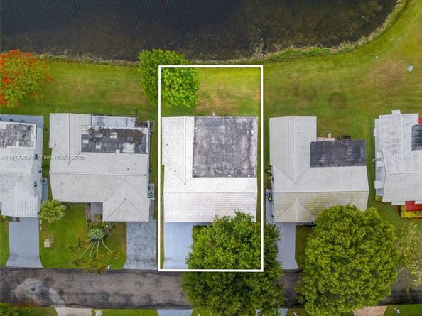 1110 NW 90th Way, Plantation FL 33322