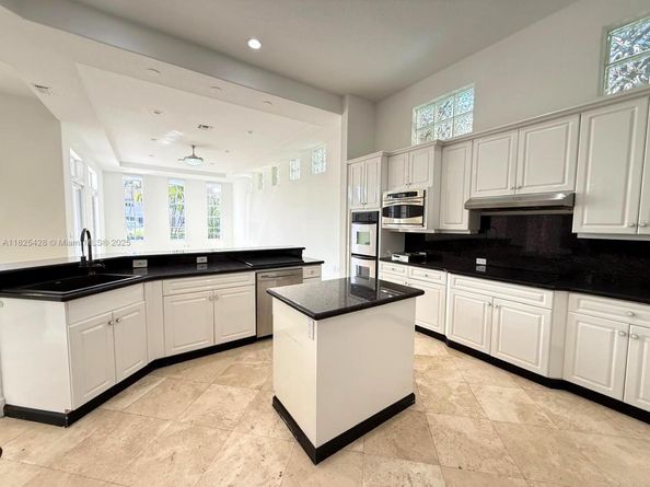 996 Sanibel Dr, Hollywood FL 33019