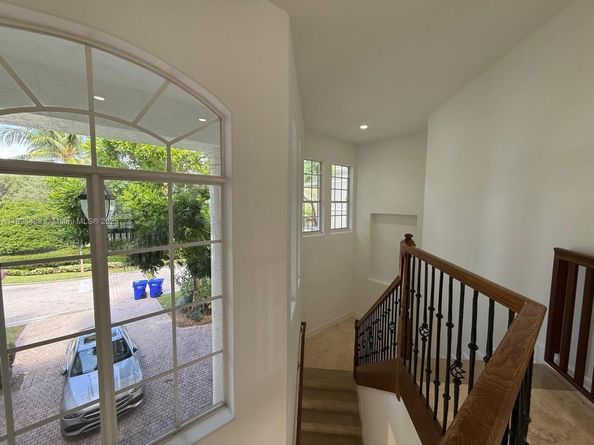 996 Sanibel Dr, Hollywood FL 33019