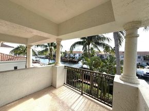 996 Sanibel Dr, Hollywood FL 33019