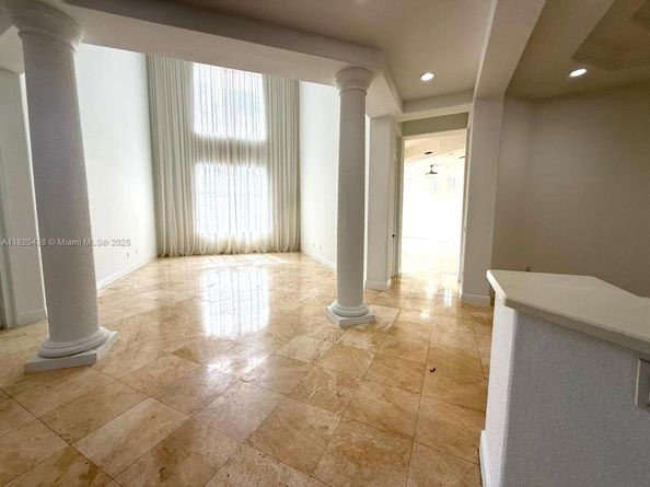 996 Sanibel Dr, Hollywood FL 33019
