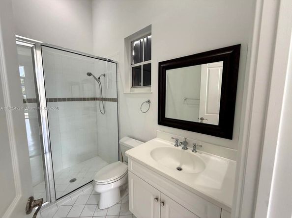 996 Sanibel Dr, Hollywood FL 33019