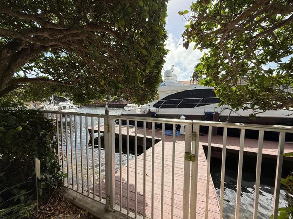 996 Sanibel Dr, Hollywood FL 33019