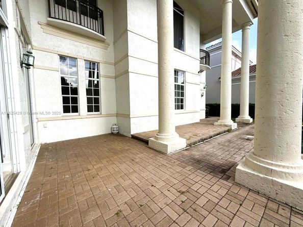 996 Sanibel Dr, Hollywood FL 33019