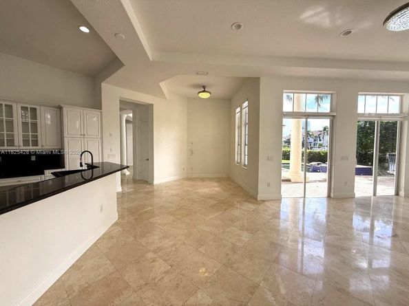 996 Sanibel Dr, Hollywood FL 33019