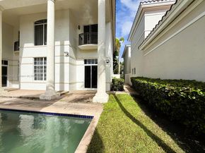 996 Sanibel Dr, Hollywood FL 33019