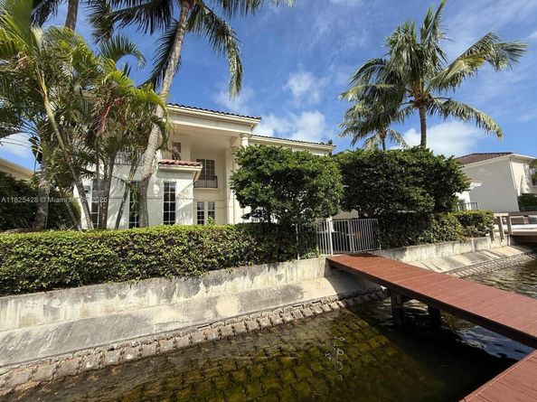 996 Sanibel Dr, Hollywood FL 33019