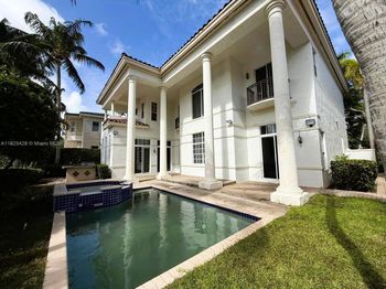 996 Sanibel Dr