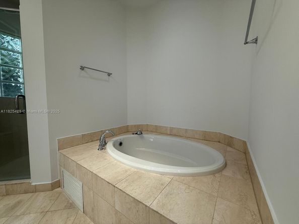 996 Sanibel Dr, Hollywood FL 33019