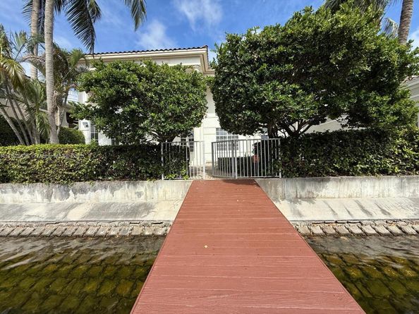 996 Sanibel Dr, Hollywood FL 33019
