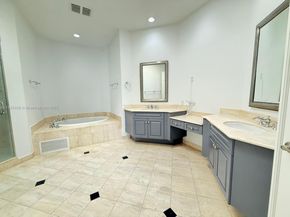 996 Sanibel Dr, Hollywood FL 33019