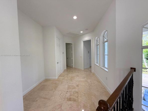 996 Sanibel Dr, Hollywood FL 33019