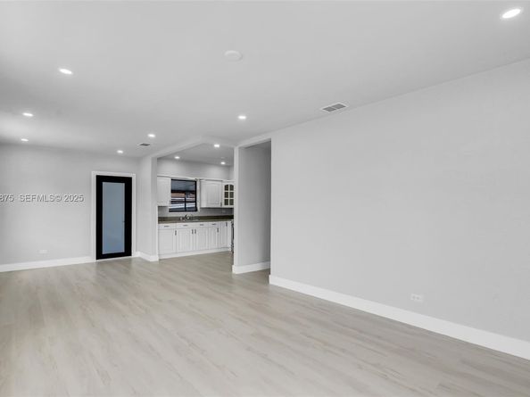 4485 E 8th Ave, Hialeah FL 33013