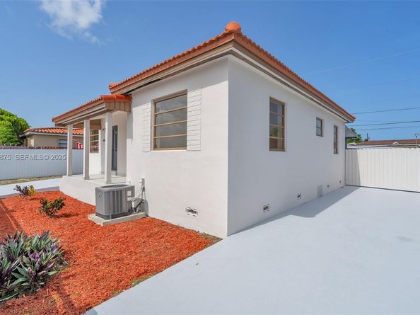 4485 E 8th Ave, Hialeah FL 33013