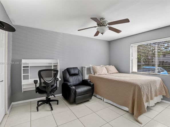 10121 NW 33rd St, Sunrise FL 33351