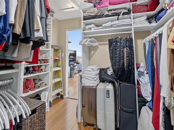 10121 NW 33rd St, Sunrise FL 33351