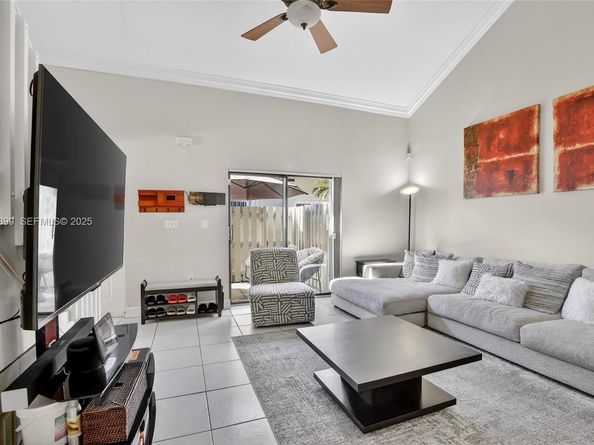 10121 NW 33rd St, Sunrise FL 33351