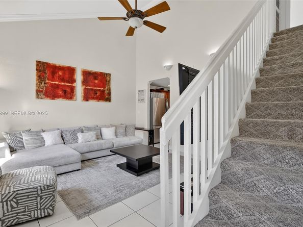 10121 NW 33rd St, Sunrise FL 33351