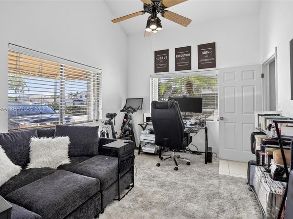 10121 NW 33rd St, Sunrise FL 33351