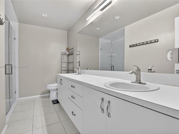 10121 NW 33rd St, Sunrise FL 33351