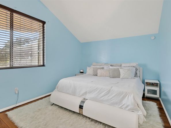 10121 NW 33rd St, Sunrise FL 33351