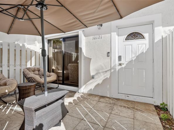 10121 NW 33rd St, Sunrise FL 33351