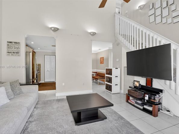 10121 NW 33rd St, Sunrise FL 33351