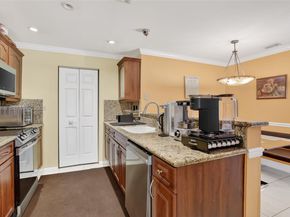 10121 NW 33rd St, Sunrise FL 33351