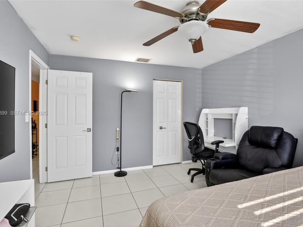 10121 NW 33rd St, Sunrise FL 33351