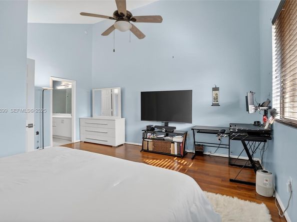 10121 NW 33rd St, Sunrise FL 33351