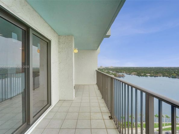 1201 S Ocean Dr 2509S PH, Hollywood FL 33019