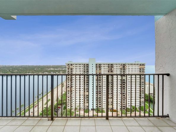 1201 S Ocean Dr 2509S PH, Hollywood FL 33019
