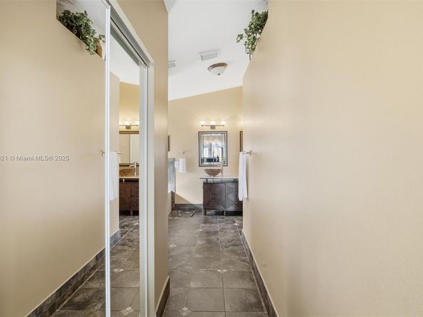 19372 NW 24th Pl, Pembroke Pines FL 33029