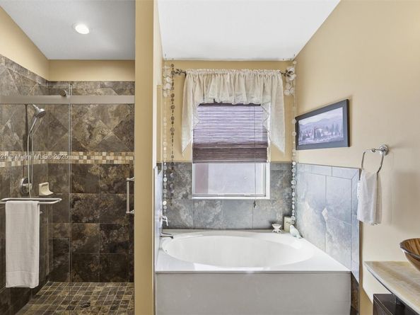 19372 NW 24th Pl, Pembroke Pines FL 33029