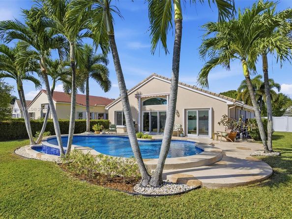 19372 NW 24th Pl, Pembroke Pines FL 33029