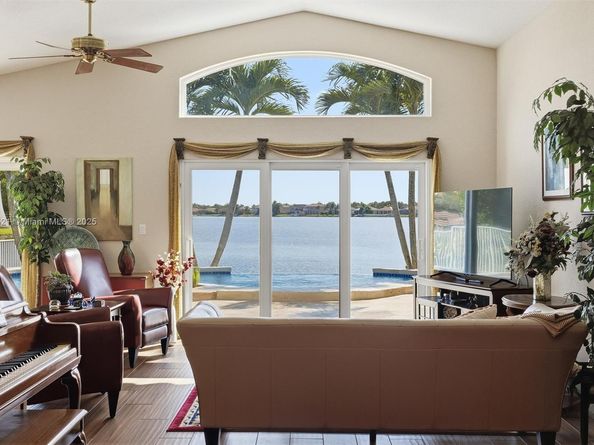 19372 NW 24th Pl, Pembroke Pines FL 33029